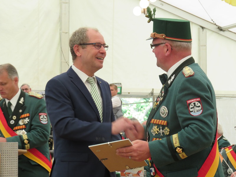 Übergabe Urkunde Ehrenplakette NRW Landrat Manfred Müller Oberst Achim Fahney
